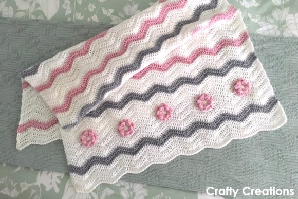Creating a Floral Ripple Blanket: A Detailed Guide for Crocheters